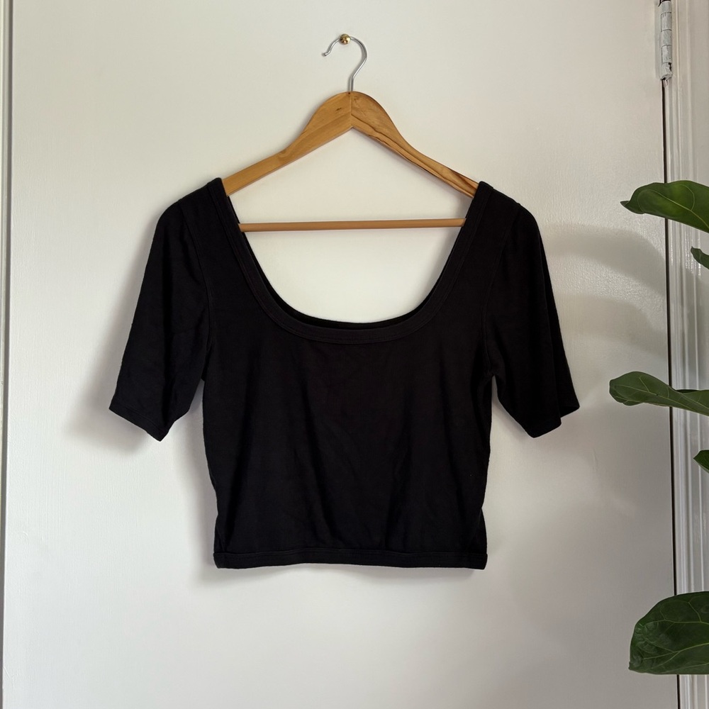 Lululemon held tight tee